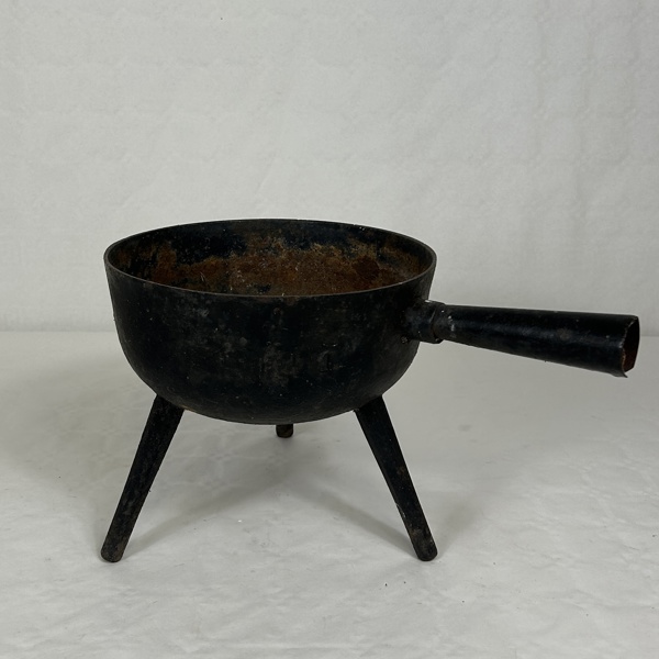 Gryta, trefot, gjutjärn, 18/1900-tal.