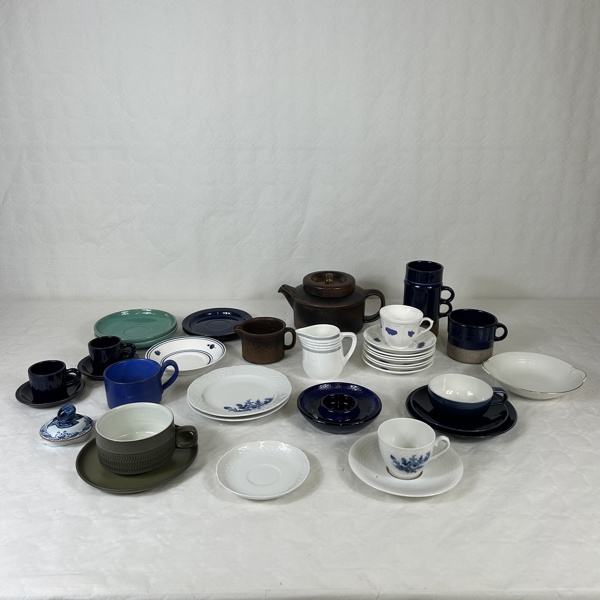 Diverse porslin och keramik.