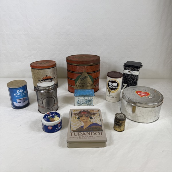 Parti plåtburkar, 1900-tal.