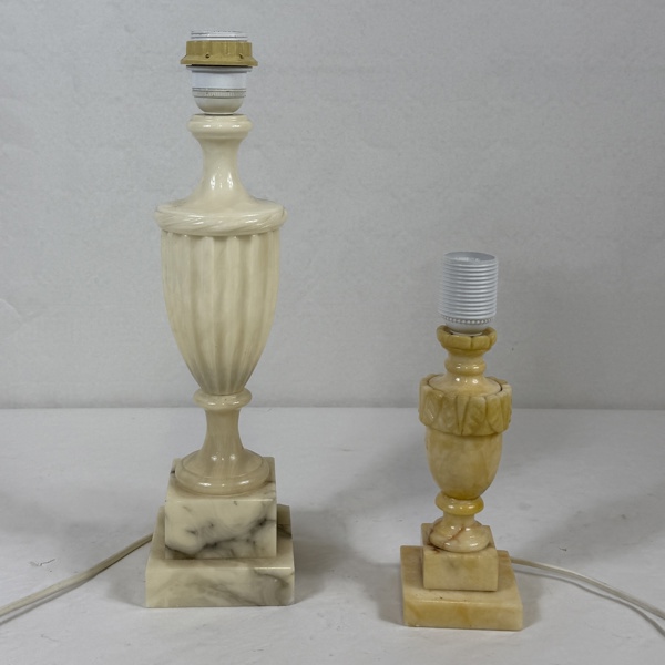 Bordslampor, 2st, alabaster, 1900-tal.