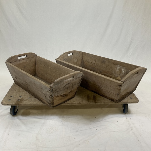 Tråg, 2st, 1800-tal.