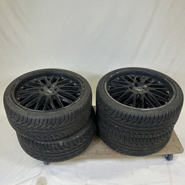 Däck med fälgar, 4st, 235/35