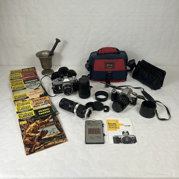 Diverse bla kameror med objektiv.