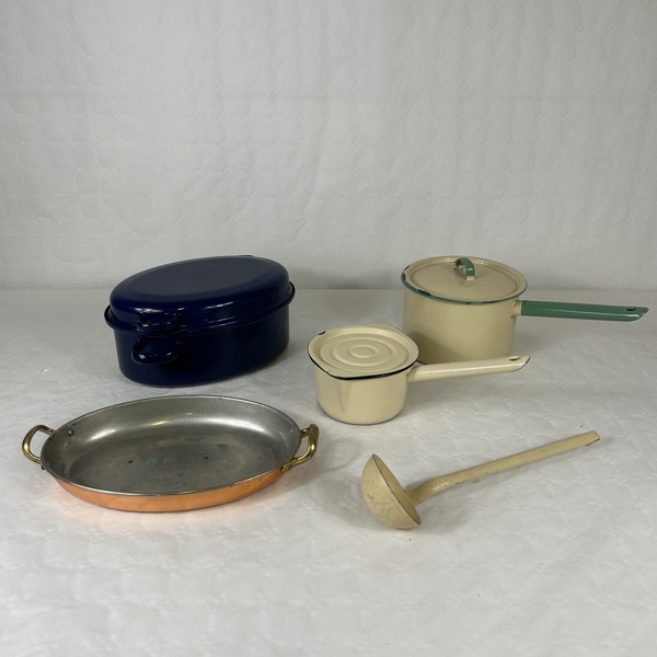 Diverse emaljerat och koppar.