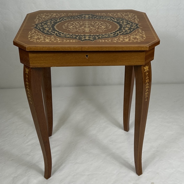 Syskrin med bijouterier m.m.