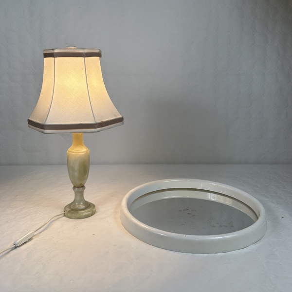 Spegel och bordslampa, marmor.