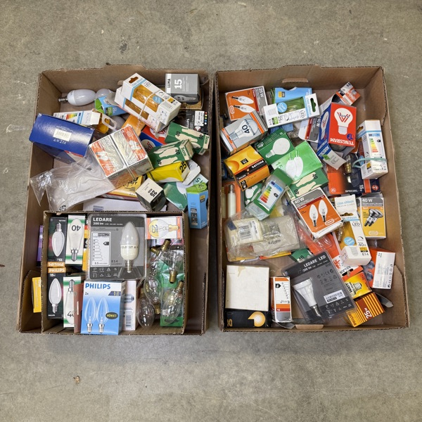 Stort parti glödlampor.