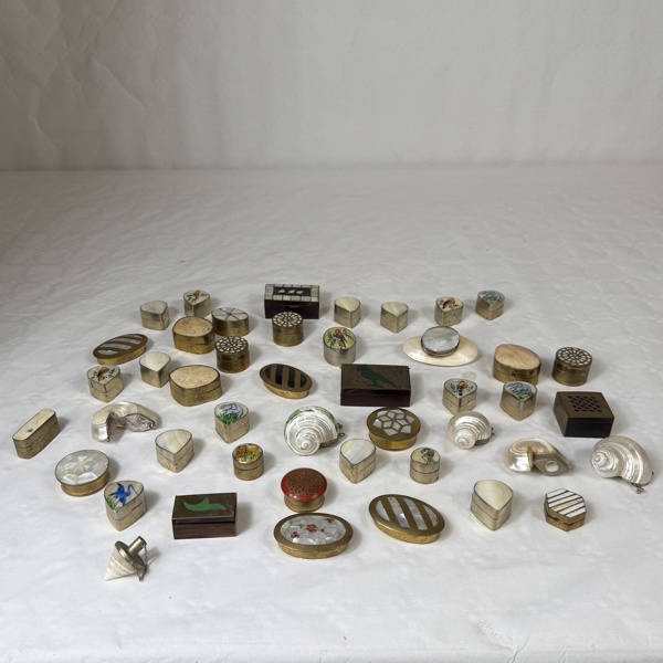 Parti dosor, mässing/nysilver.