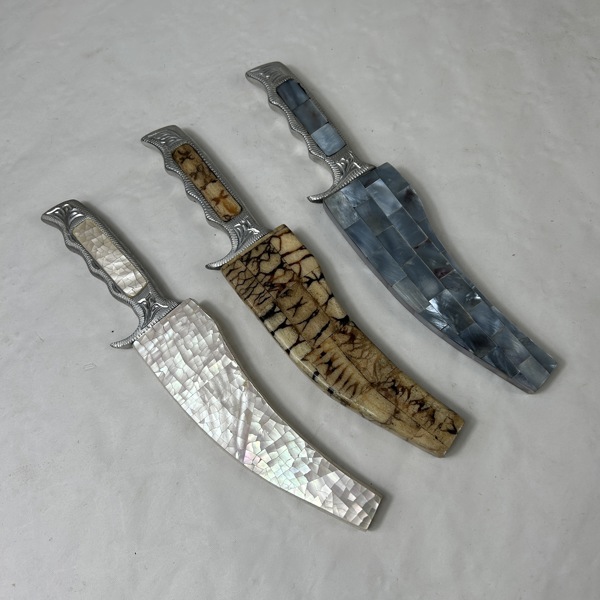 Knivar, 3st, orientaliska, 1900-tal.