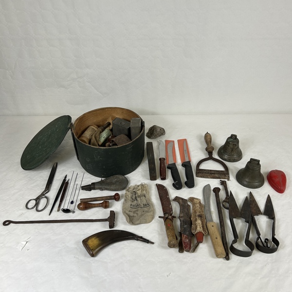 Diverselåda, bla brännstämpel.