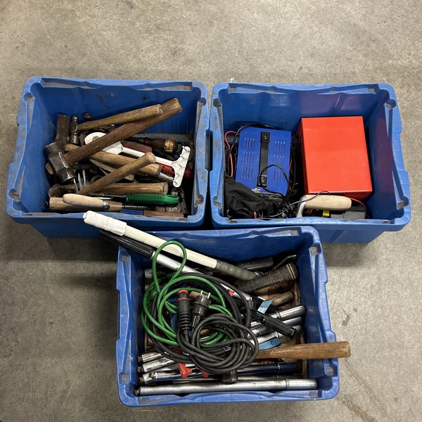 Lådor, 3st, med verktyg.