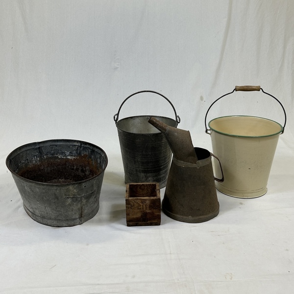 Hinkar och balja, zink, m.m.