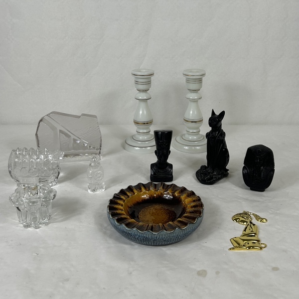 Diverselåda, bla figuriner, Egypten.