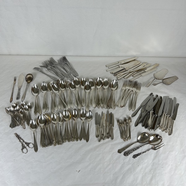 Stort parti bestick, nysilver.