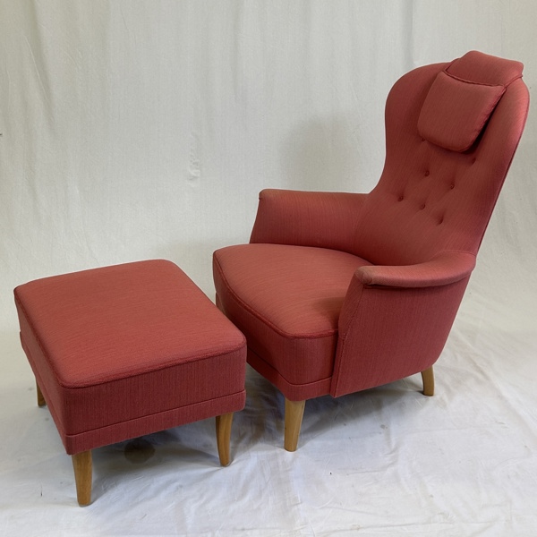 Carl Malmsten. Fåtölj samt fotpall, "Farmor", O.H. Sjögren.