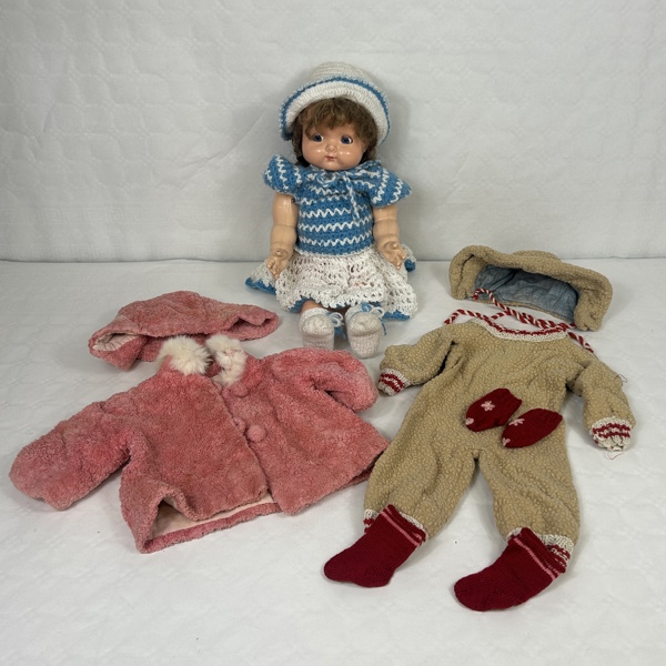 Docka med tillbehör.