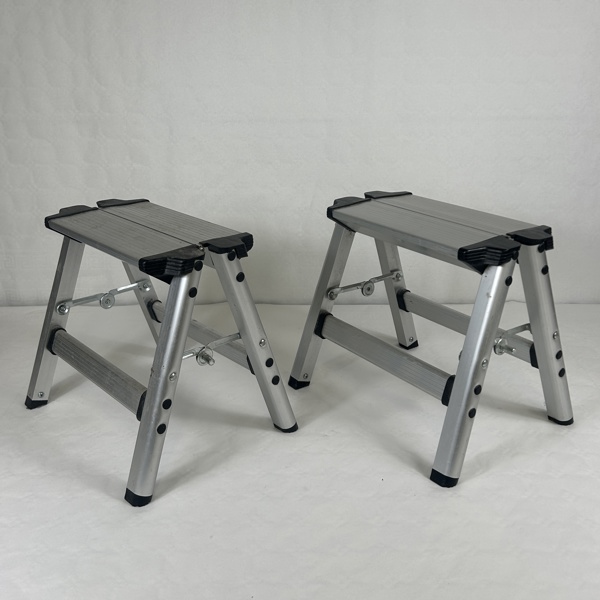 Pallar, ett par, aluminium, JOEBO.