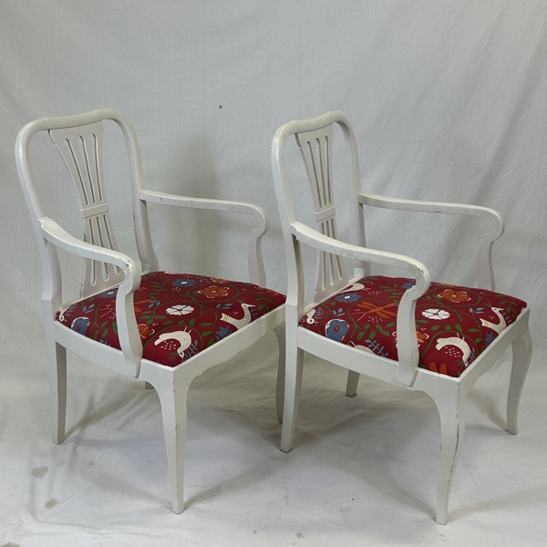 Karmstolar, ett par, rokokostil, 1900-tal.