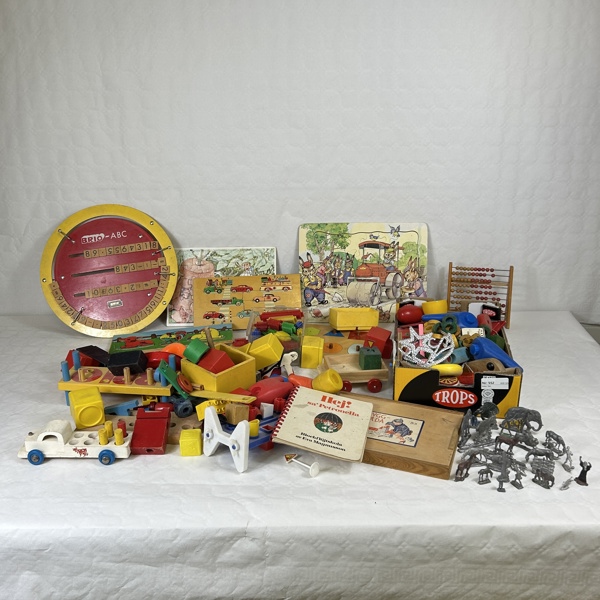Parti leksaker och spel.