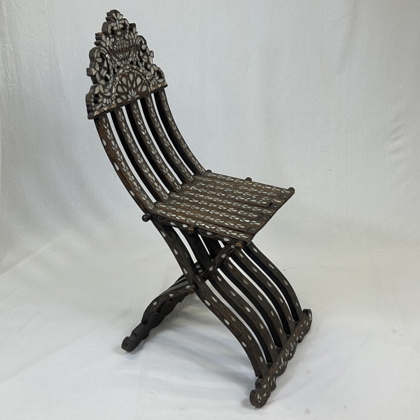 Stol med pärlemor, 1900-tal.