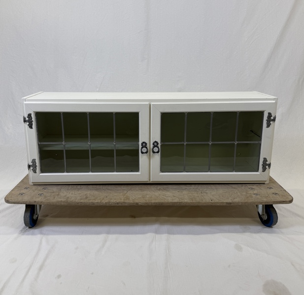 Vitrinskåp, samtida.