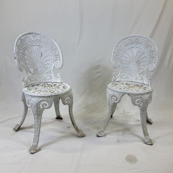 Trädgårdsstolar, ett par, 1900 talets andra hälft, gjuten metall.