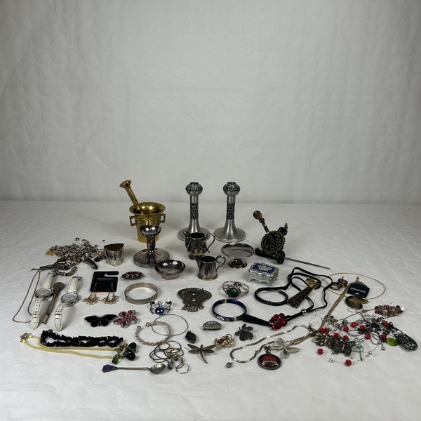 Bijouterier och ljusstakar m.m.