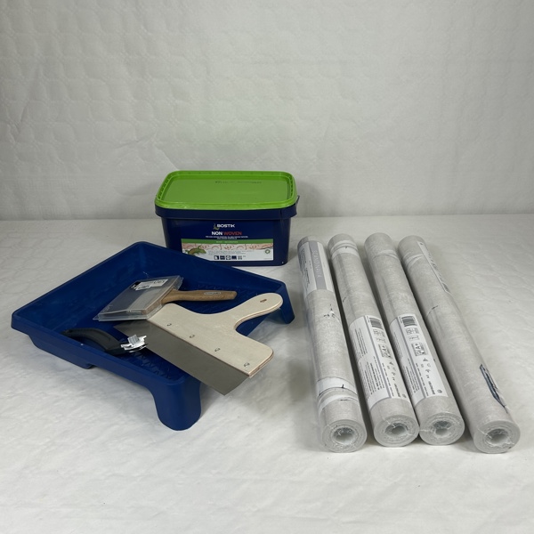 Tapet, marint motiv, samt lim och spackeltillbehör.