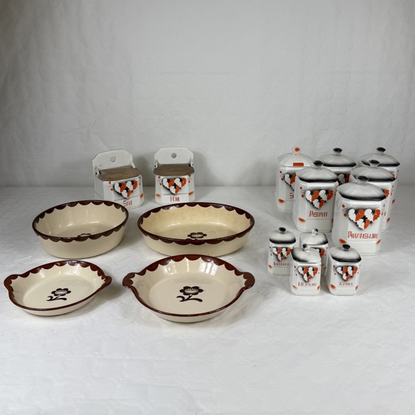 Porslin, 16 delar, varav fyra delar Pyro, Gustavsberg.