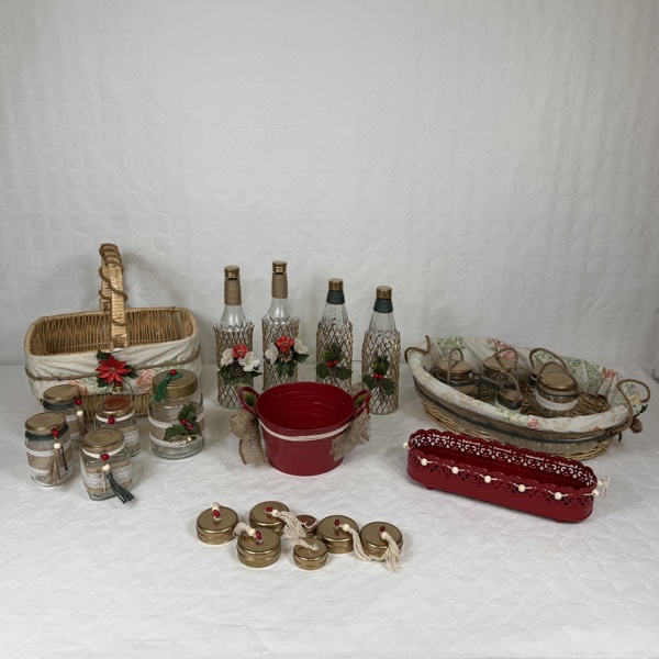 Parti flaskor och korgar, m.m.