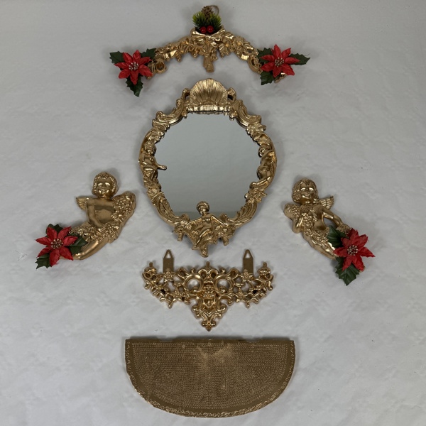 Spegel, förgylld, med dekor.