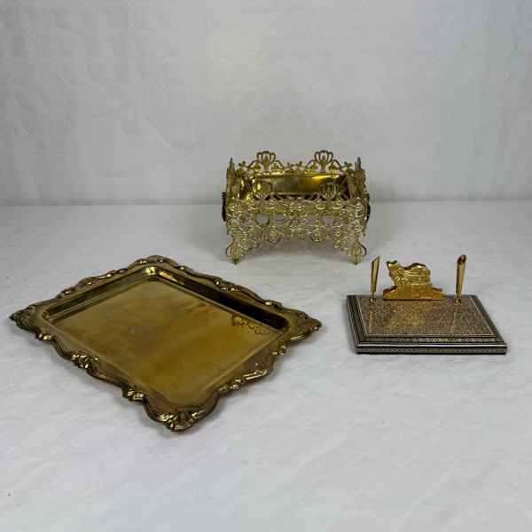 Gulmetall, tre delar.