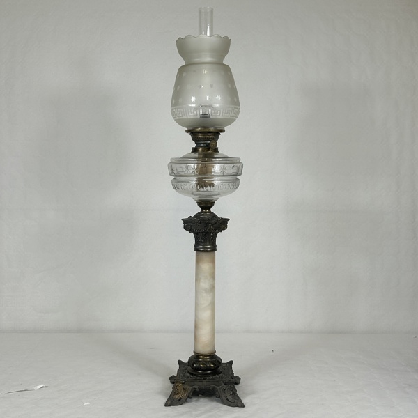 Bordsfotogenlampa, marmor/mässing, 1900-tal.