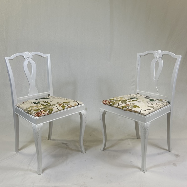 Stolar, ett par, rokokostil.