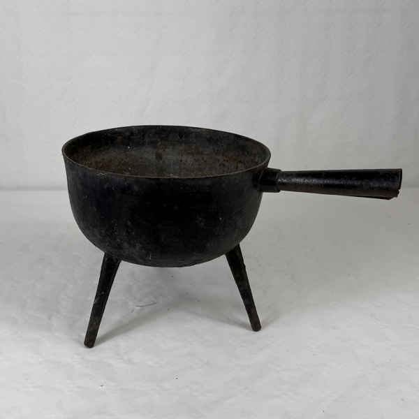 Gryta, trefot, gjutjärn, 1900-tal.