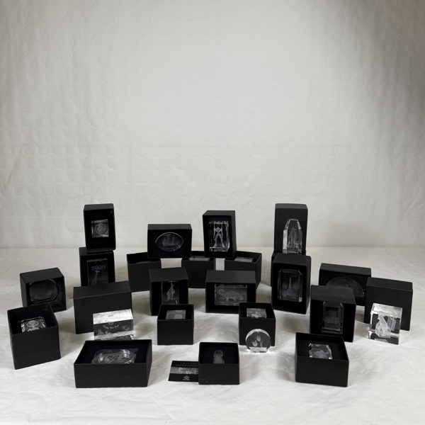 Parti skulpturer, kristall.