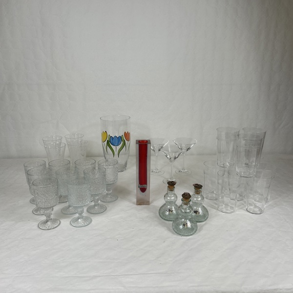 Parti glasföremål, bla Murano, Italien.