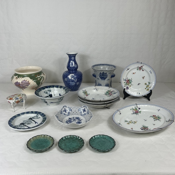 Parti porslin och keramik.