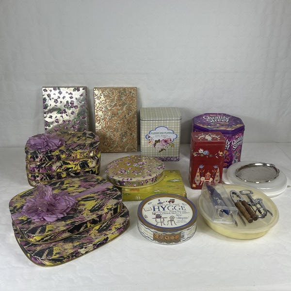 Parti burkar och askar, m.m.