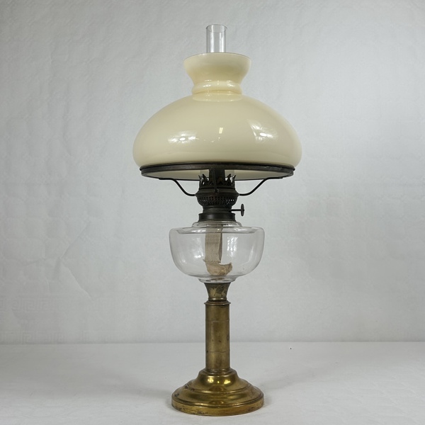 Bordsfotogenlampa, mässing, 1900-tal.