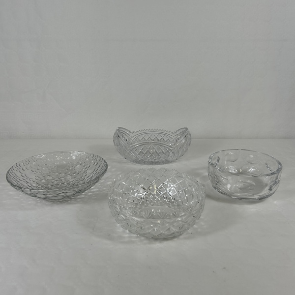 Skålar, 4st, varav två kristall.