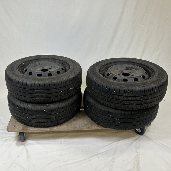 Däck med fälgar, 4st, 205/65R16.