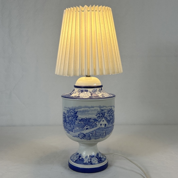 Rörstrand,Bordslampa, "Vindsäter", porslin.