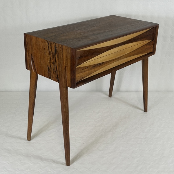 Rimbert Sandholt. Mindre byrå, "GT 6835", Jakaranda, Hovmantorp, 1960-tal.