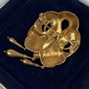 Brosch, 18k guld, med pärla.