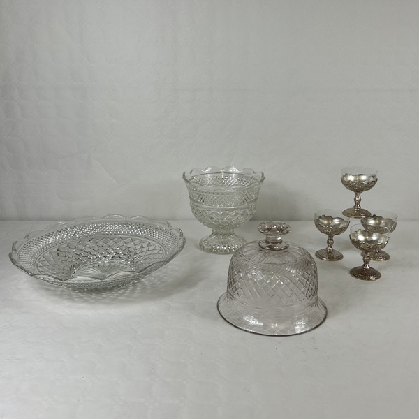 Skålar och glas, 7 delar, pressad glas.