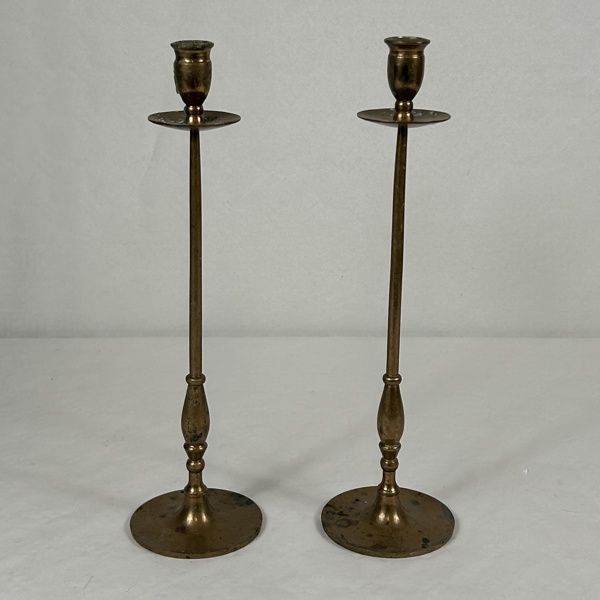 Ljusstakar, ett par, mässing, 1900-talets mitt.