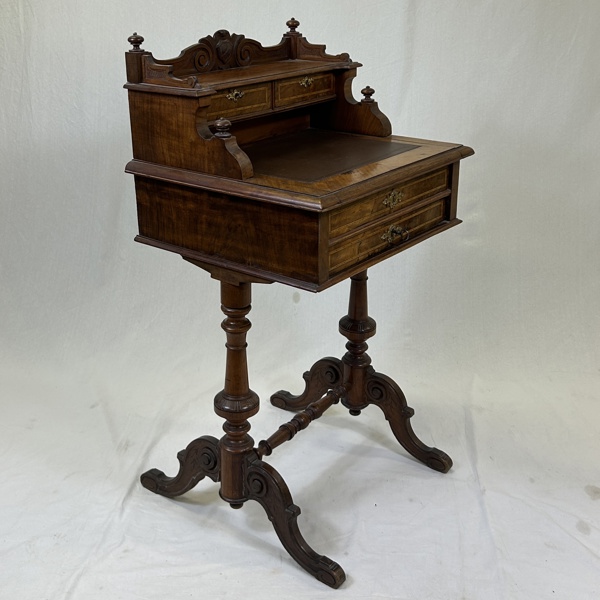 Damskrivbord, nyrenässans, 1800-talets slut.