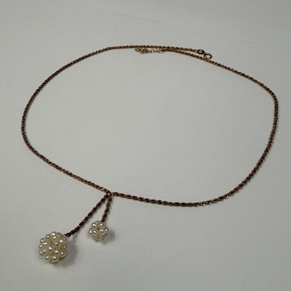 Halsband, 18k guld, med pärlor.