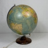 Jordglob, med belysning, Räths Fysisk-Politiska Jordglob.